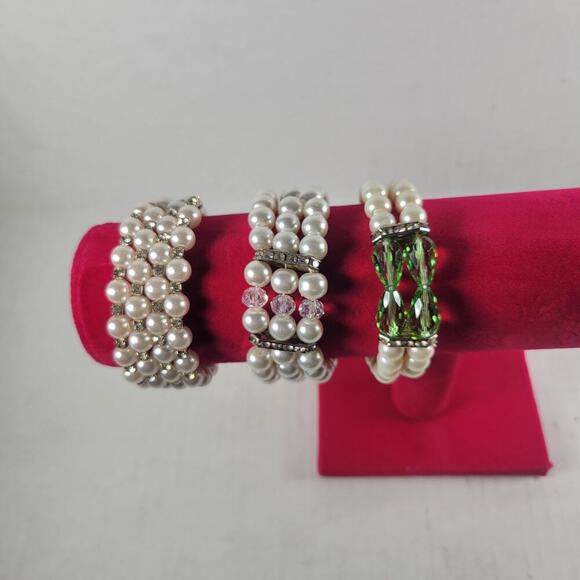 Unbranded Set of 3 Faux Pearl Classic Grannycore Academia Stretch Bracelets - Picture 1 of 4